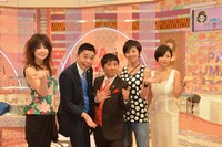 初回収録を終え取材に応じた（左から）YOU、爆笑問題、渡辺満里奈、MEGUMI。