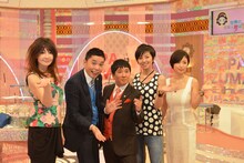 初回収録を終え取材に応じた（左から）YOU、爆笑問題、渡辺満里奈、MEGUMI。