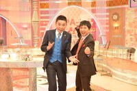 新番組「世界の日本人妻は見た！」の司会を務める爆笑問題。