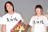 狩野英孝（左）と、鳥居みゆき（右）。