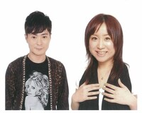 「吉本芸人が盛り上げる！ハーベストの丘・カップリングパーティー」の進行を務めるカラテカ入江（左）、出雲阿国（右）。