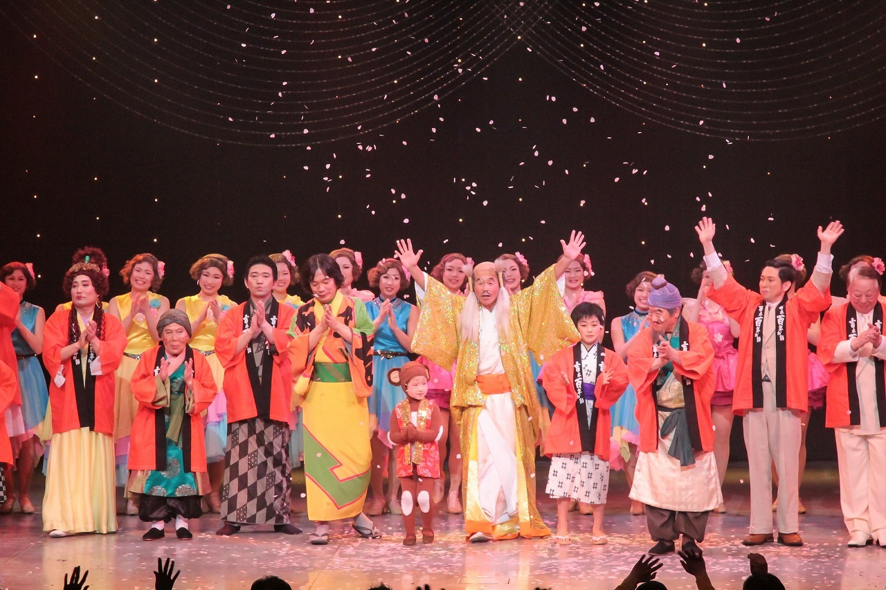 吉本百年物語3月公演「百年感謝 これからもよろしく」千秋楽。(c)吉本興業