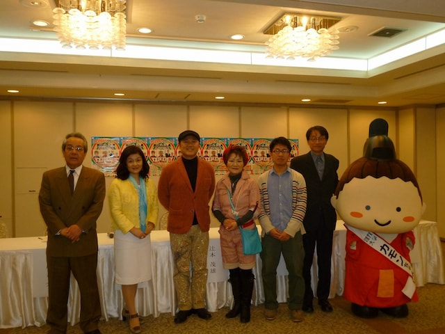 「第3回彦根新喜劇」会見の模様。(c)吉本興業