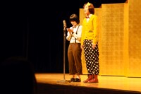 「平成25年 漫才新人大賞」予選会でネタを披露するあめんぼ。