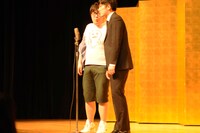 「平成25年 漫才新人大賞」予選会でネタを披露するベイビーフロート。