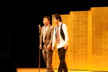 「平成25年 漫才新人大賞」予選会でネタを披露するだいなお。