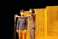 「平成25年 漫才新人大賞」予選会でネタを披露するヒカリゴケ。