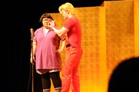 「平成25年 漫才新人大賞」予選会でネタを披露するメイプル超合金。