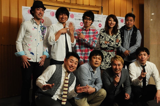 「芸人の妻たち」発売記念撮影会に登場した太田プロ芸人たち。