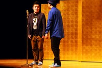 「平成25年 漫才新人大賞」予選会でネタを披露する青春ダーツ。