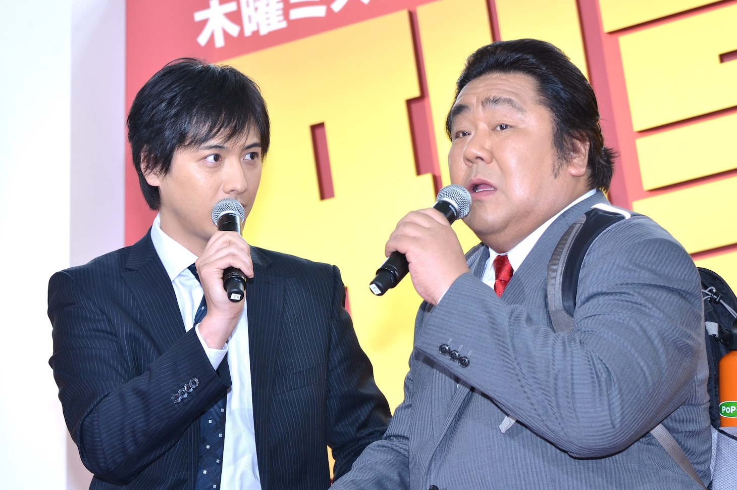 中村俊介（左）とホンジャマカ石塚（右）。
