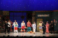 初日公演の模様。