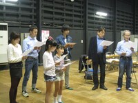 「うかうか三十、ちょろちょろ四十」初日稽古の様子。