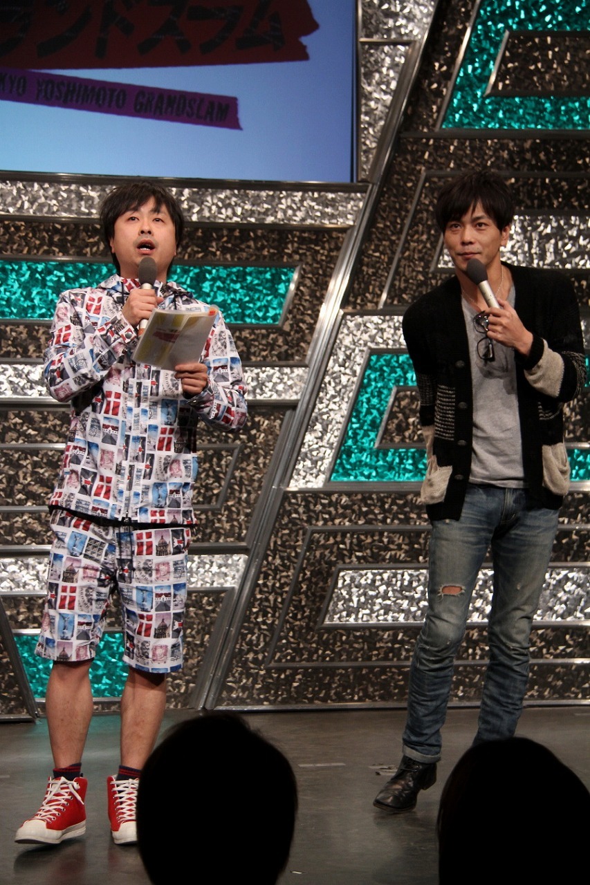 「東京よしもとグランドスラム」MCの次長課長。(c)河村正和（フォトプロ）