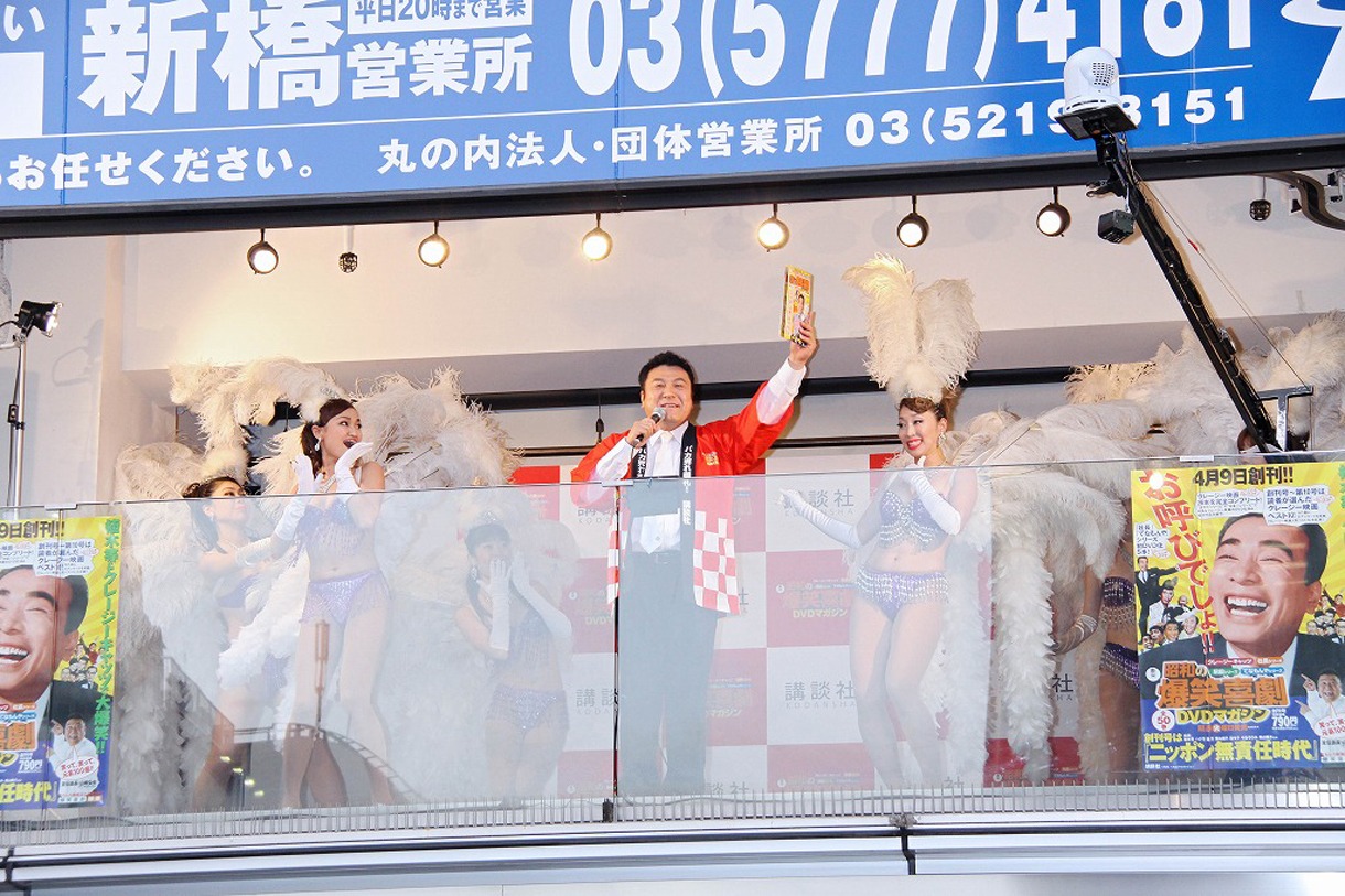 イベントに登場した宣伝部長のアンタッチャブル山崎。(c)講談社