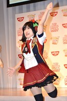 ステージを飛び出してAKB48の「フライングゲット」を踊るキンタロー。。