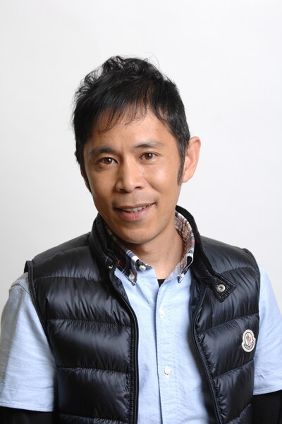 DJ OKAMURAとしてパフォーマンスを披露するナインティナイン岡村。(c)吉本興業