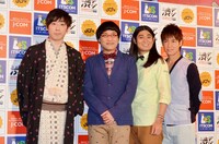 イベント「渋デジ！2013～SHIBUYA TV festival」にて公開の囲み取材に応じた（左から）桂三四郎、南海キャンディーズ山里、ハイキングウォーキング。