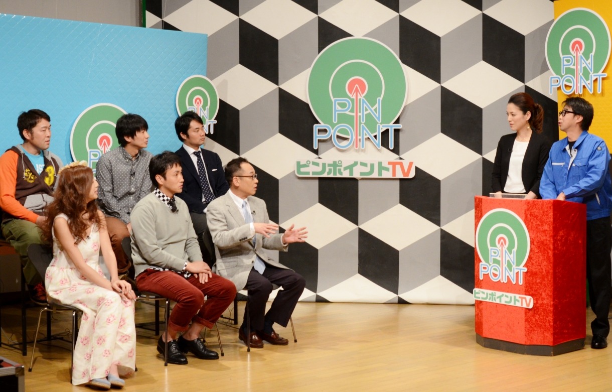 おぎやはぎ矢作（右端）がMCを務める「あの仕事の知られざる情報バラエティ ピンポイントTV」の収録風景。