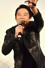 挨拶で「雰囲気に飲まれてるの伝われー」と思いを届ける佐久間一行。