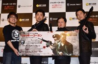 フォトセッションの一場面。左端は「SPECIAL FORCE2」の佐野プロデューサー。