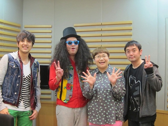 「ゆずのオールナイトニッポンGOLD」（ニッポン放送）に出演するハリセンボン近藤（左から3番目）とレイザーラモンRG（左から2番目）。