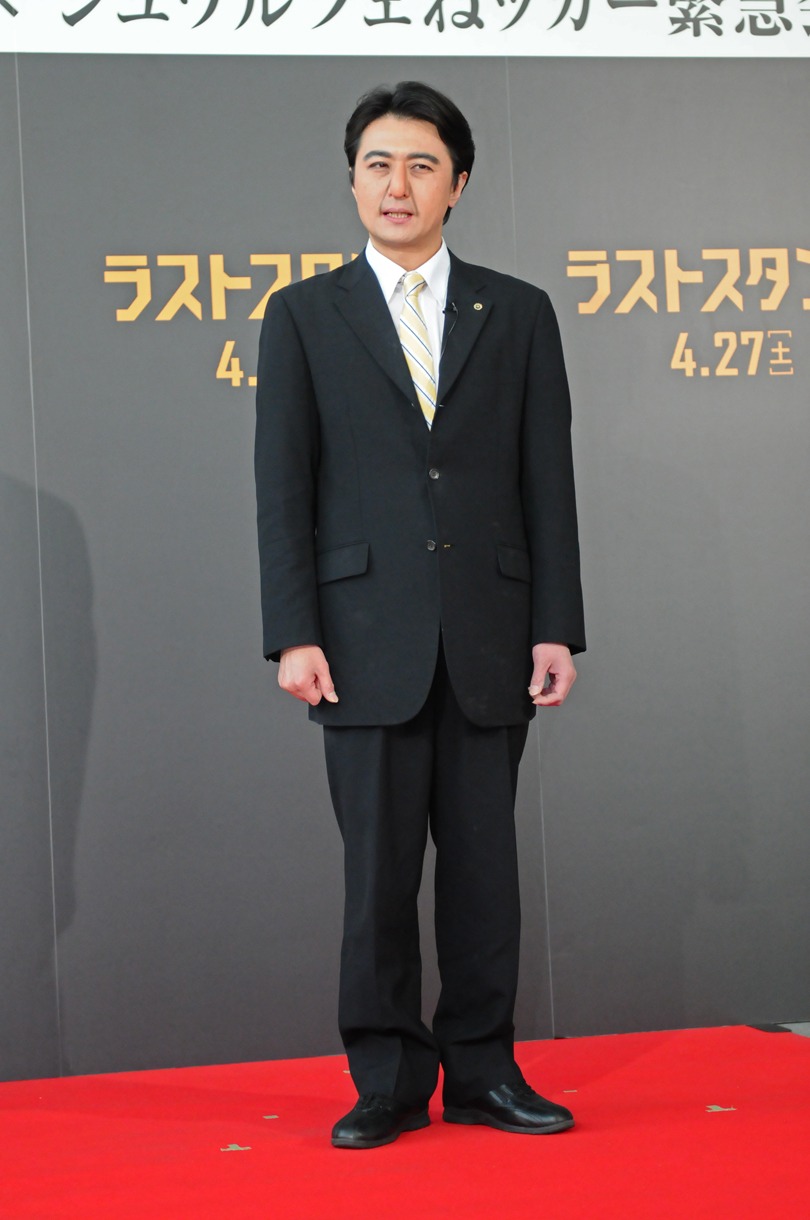 ザ・ニュースペーパーの福本ヒデ扮する安倍シンゾウ。