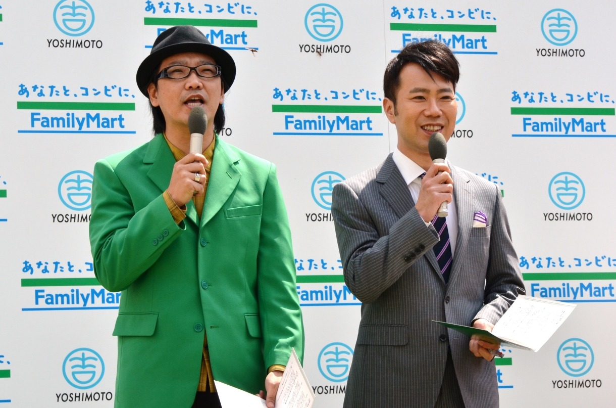 司会のハリガネロック・ユウキロック（左）と、藤井隆（右）。