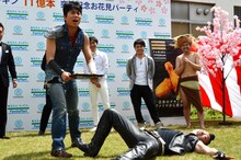 キャベツ確認中（手前）。