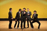 漫才チームは、ボケ4人ツッコミ1人で永沢作のネタを披露。