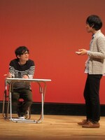 曲選びについて話し合っているちゅうえいと山本。