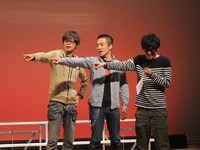 漫才チームの練習風景。