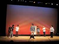 リハーサル用のふんどしを着用している高倉。