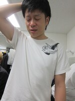 スーツを忘れ苦しい言い訳をする下池。