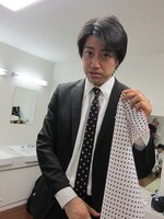 気合のふんどしを見せる今回のライブの立役者・高倉。