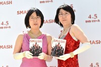 海外ドラマ「SMASH」のDVDリリース記念イベントに登場した阿佐ヶ谷姉妹。