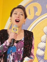 のびやかに歌う椿鬼奴。