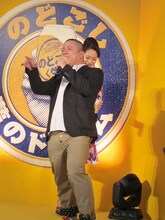 丸腰でB'zモノマネを披露した河口こうへい。