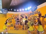 東京・六本木ヒルズ 大屋根プラザに4日間限定オープンした「のどごし 夢のドリームスタンド」発表会の模様。