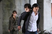 「ゴッドタン キス我慢選手権 THE MOVIE」のワンシーン (c)2013「キス我慢選手権 THE MOVIE」製作委員会