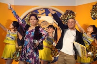 東京・六本木ヒルズ 大屋根プラザに4日間限定オープンした「のどごし 夢のドリームスタンド」の発表会に登場した椿鬼奴と河口こうへい。