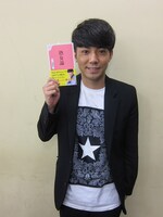 書籍「熟女論」（主婦と生活社）を発売したピース綾部。