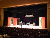 「歌ネタ王決定戦2013 presented by マルハン」準決勝大阪大会の模様。