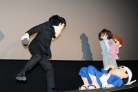 野原家の家族漫才のようなやりとりで会場の子供たちが爆笑。