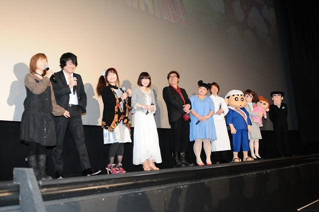 ゲスト声優のコロッケ、渡辺直美、川越達也、声優のしんのすけ役の矢島晶子、みさえ役のならはしみき、ひろし役の藤原啓治、ひまわり役のこおろぎさとみ。