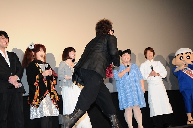 ティラノサウルスのモノマネをするコロッケ。