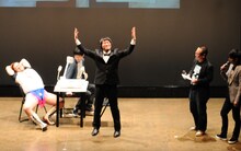 男色ディーノに勝利し、見事ピース綾部の唇を守ることができた南海キャンディーズ山里。