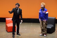 南海キャンディーズ山里（左）と、吉田豪（右）。