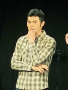 目の下のクマにヒアルロン酸を入れた小島。