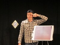 「オッパッピー」の顔ができなくなるということで、おでこへのボトックスは止めた小島。